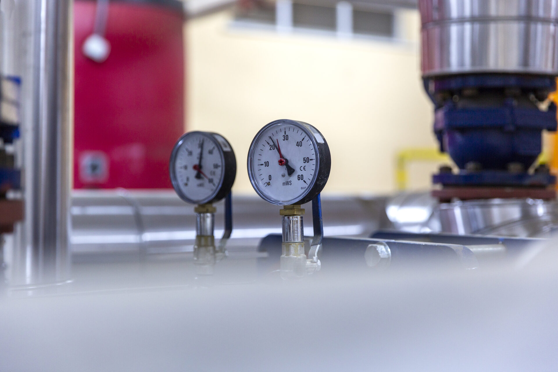 Different types of valves and indicators in the oil industry